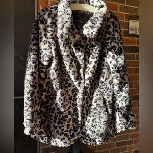 Buttery  Soft Karen Kane Faux Leopard Fur Coat Size M